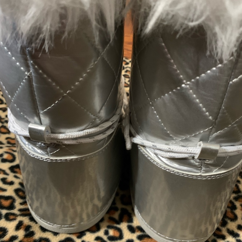Boots - Picture 3 of 7